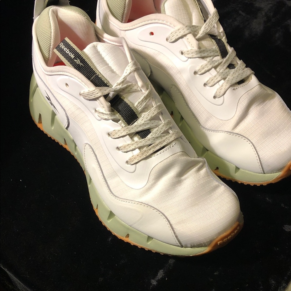 Reebok Zig Dynamica 4 Womens athletic shoes 7.5